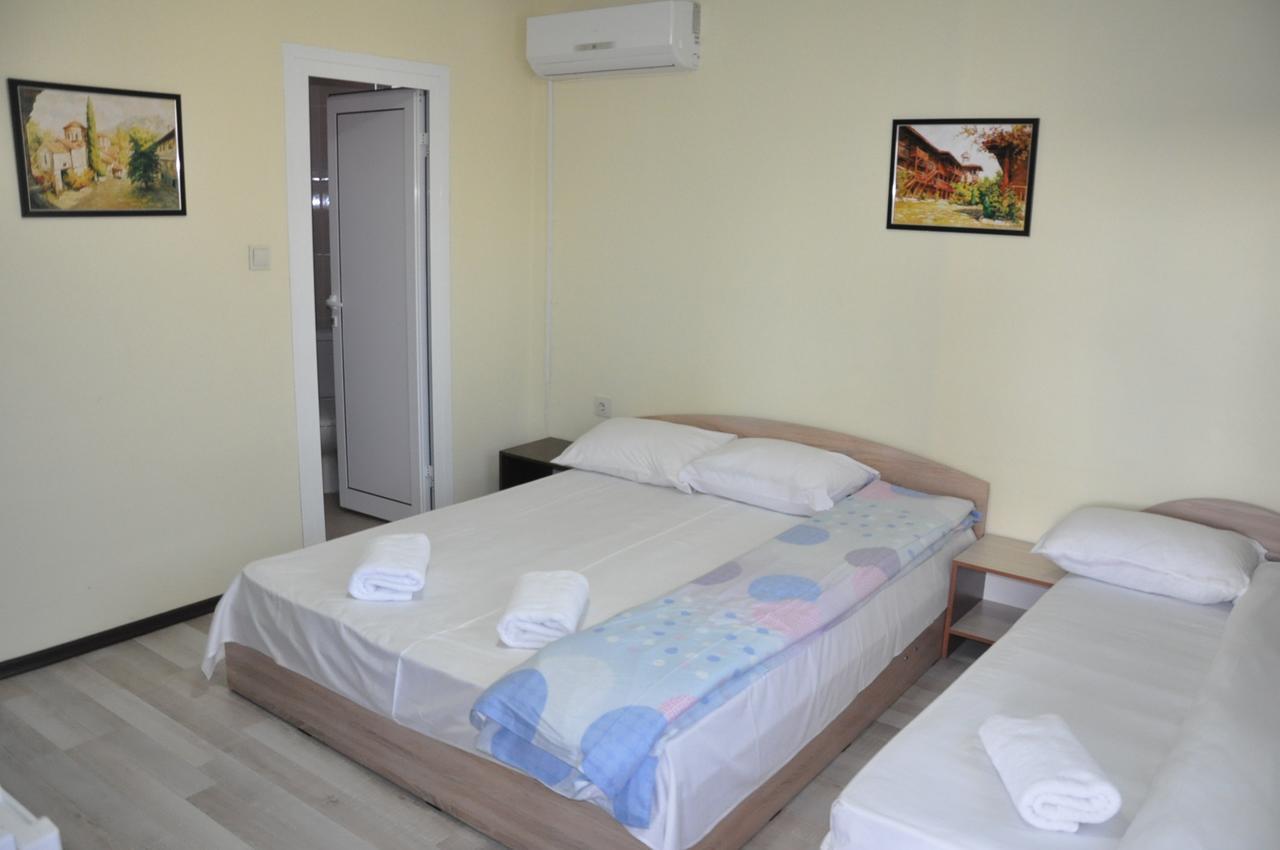 Opanets Guest Rooms Simona מראה חיצוני תמונה